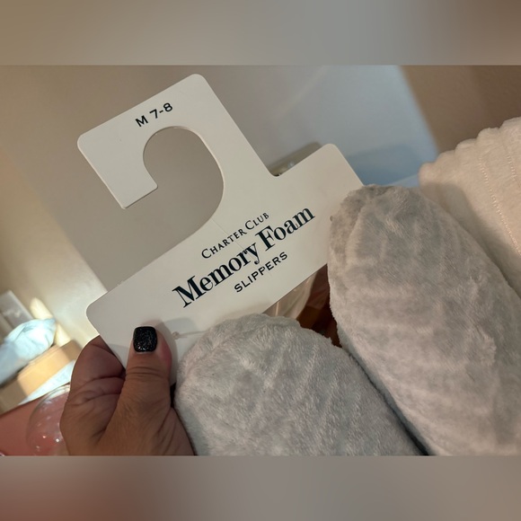 Charter Club Soft Gray Memory Foam Slippers & White Ribbed Blanket NWT - Picture 2 of 3